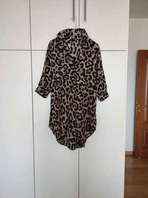 Φόρεμα πουκάμισο λεοπάρ size M σαν καινούργιο, oversized