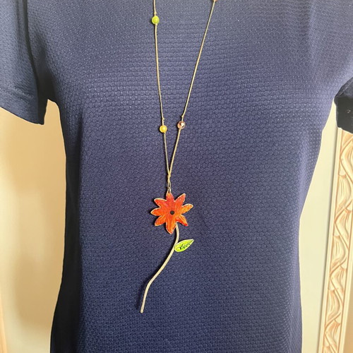 Neck accessory handmade, like new, red and multicolored
