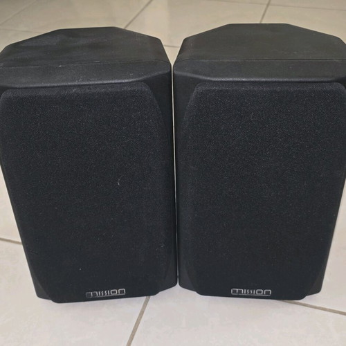Mission M73 bookshelf speakers like new