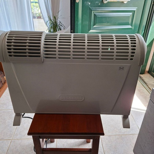 Delonghi space heater like new, modern design