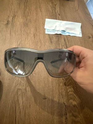 Αφόρετα γυαλιά ηλίου Prada γκρι με κουτί