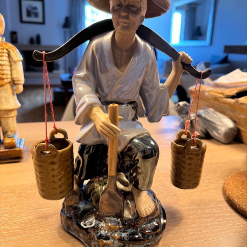 Ceramic Asian figurines like new