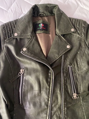 Italian leather jacket like new, green, size L