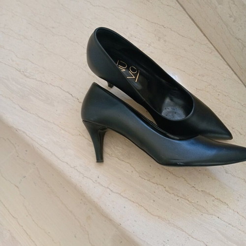 Black pumps size 38 like new