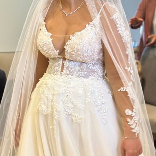 Wedding dress with veil and petticoat, one size, white