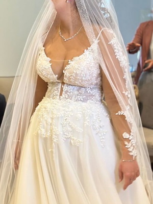 Wedding dress with veil and petticoat, one size, white
