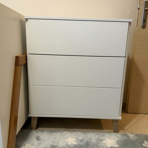 Children's bed and dresser set like new with mattress