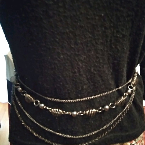 Long metal necklace like new