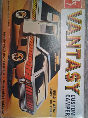 Amt Vantasy Custom Camper plastic model kit