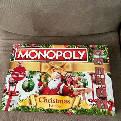 Monopoly Christmas Edition like new, English holiday version