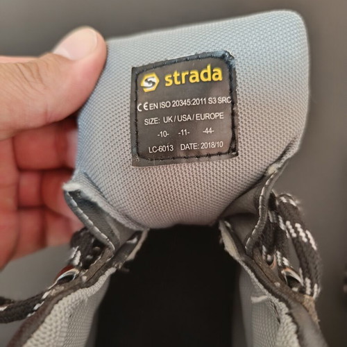 Strada work boot new, size 44, black