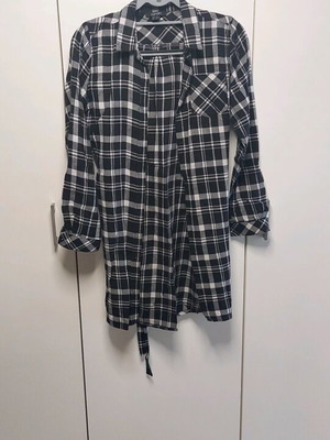 Карирани дамски ризи употребявани, размер medium, с колан