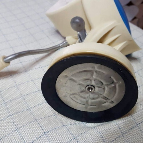 Vintage vegetable cutter used with 4 replacements and suction cup