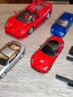Διάφορα αυτοκίνητα μεταχειρισμένα Maisto και Bburago Ferrari & Subaru