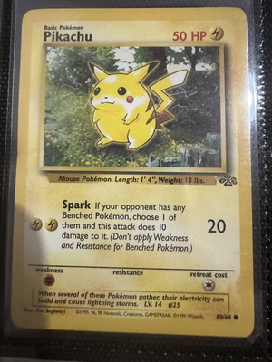 Pikachu 60/64 Jungle vintage Pokémon card like new