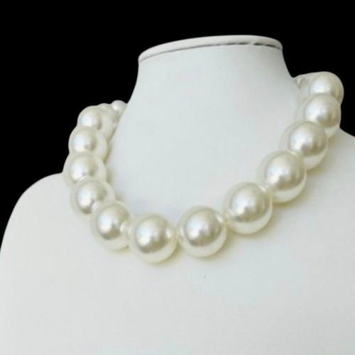 Necklace new white