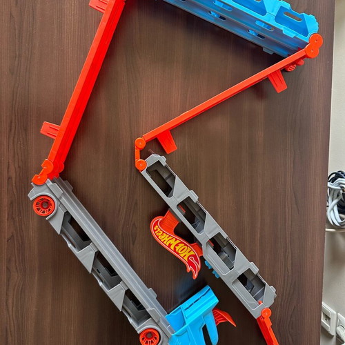 Hot Wheels Speedway Hauler set like new