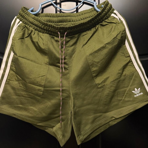 Adidas shorts like new, khaki