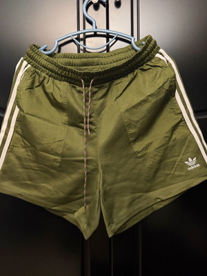 Adidas shorts like new, khaki