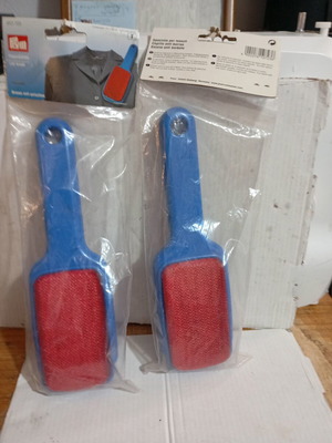 Clothes brush new, set of 2