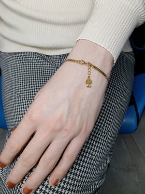 Minimal gold bracelet with charm new
