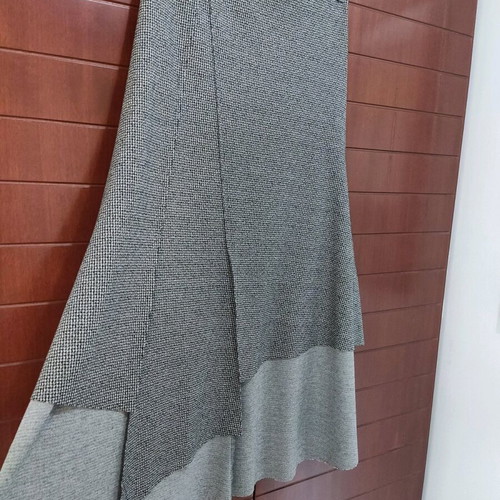 Asymmetric midi skirt Zio G. gray like new with pied-de-poule pattern