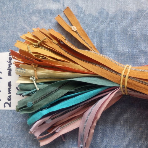 Lot of 44 ZAMA Minion metal zippers 16 cm, assorted colors