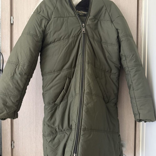 Waterproof jacket like new with white fur hood, knee-length, size M