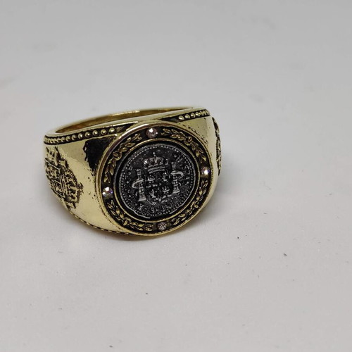 El Cazador 1784 ring like new with gold tone and silver details
