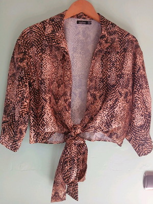 Top brown leopard size large new with front tie and sleeves