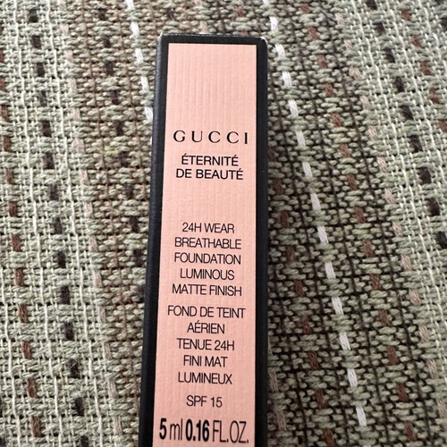 Gucci Eternité de Beauté matte foundation