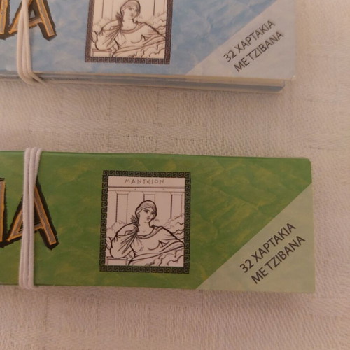 Pythia King Size rolling papers blue and green with filter 32 leaves new
