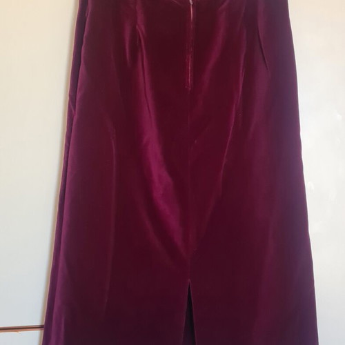 Velvet women's skirt medium size, like new, deep burgundy with front design