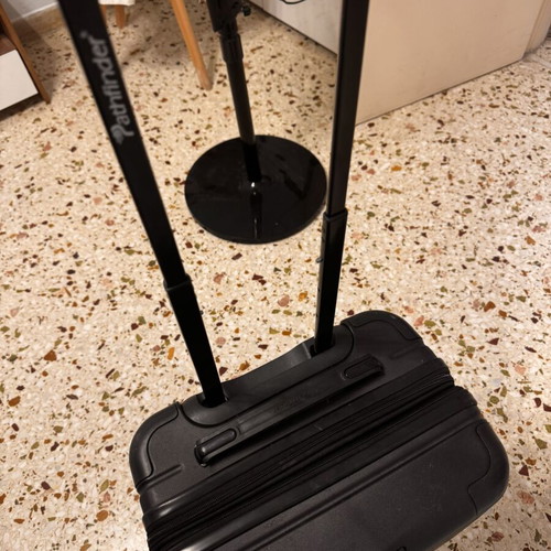 Pathfinder suitcase with multiple pockets, high quality