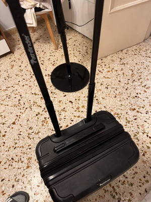 Pathfinder suitcase with multiple pockets, high quality