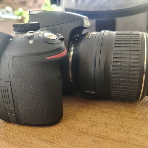 Nikon D3200 DSLR 24.2MP with 18-55mm VR lens like new