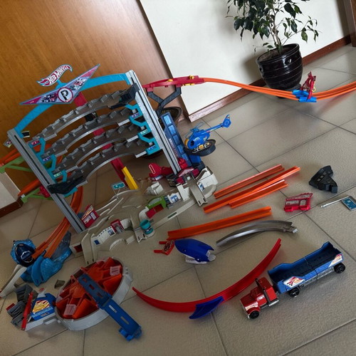 Hot Wheels Mega Garage playset used with Fast Blast Car Park and truck