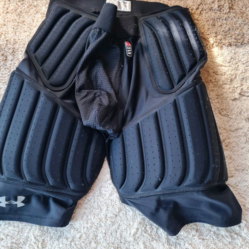 Under Armour cycling shorts like new with padding