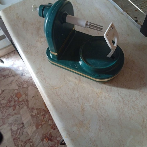 Manual fruit peeler with blade, new