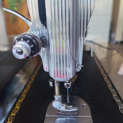 Singer sewing machine like new, fully functional