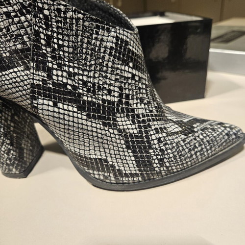 Wall Street leather ankle boots snakeskin size 38 like new, 10cm heel