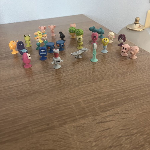 Ser Stikeez suction cup figures set, like new, 28 pieces