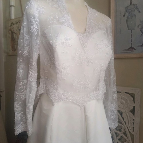 Handmade A-line wedding dress used, ivory satin with lace and pearls