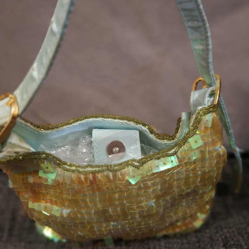 Green gold handheld bag embroidered with sequins like new