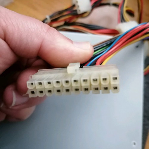 Τροφοδοτικό FSP250-60GTA 250W μεταχειρισμένο, ATX 20-pin, 5x Molex, 2x FDD