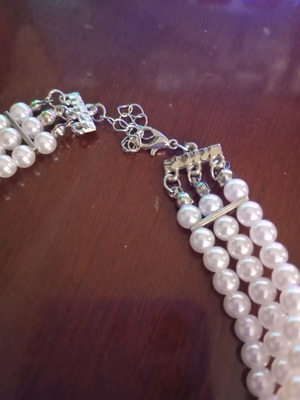 Chocker like new, white and silver