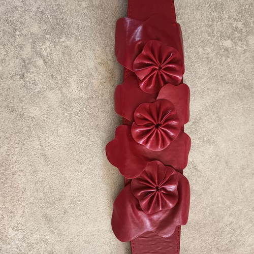 Oriflame women's belt like new, red, size 110 cm