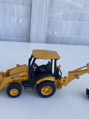 Bruder JCB loader toy 1:16 scale