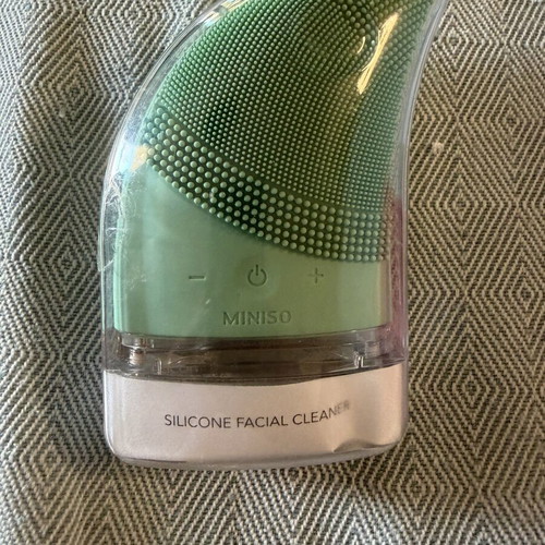 Miniso silicone electric facial cleansing brush