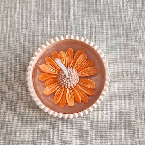 Daisy bomboniere new with candle in jar